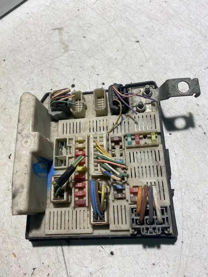 Renault Megane II (2006 - 2008)  8200481866 Ящик предохранителей (комплект)