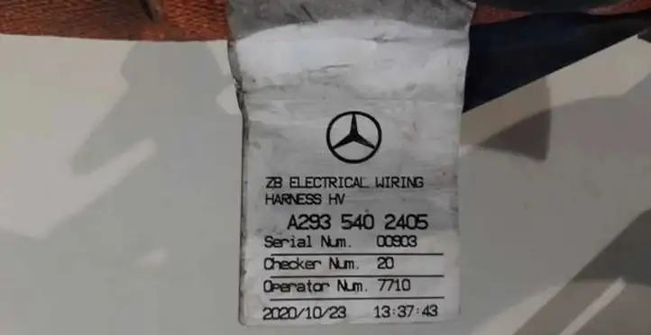 Mercedes-Benz EQC (2018 - ) A2935402405 Клеммный узел плюсовых проводов — фото 2