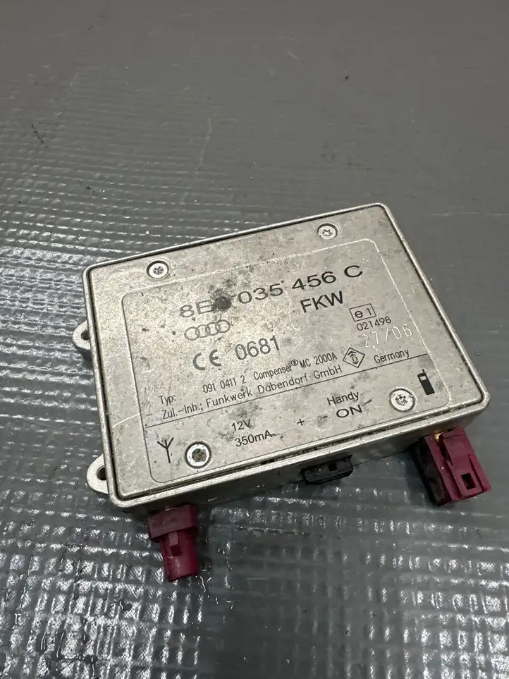 Audi A3/S3 8P (2008 - 2013) 8E0035456C Усилитель антенны — фото 1