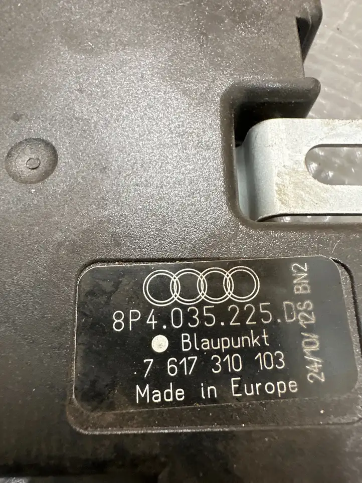 Audi A3/S3 8P (2008 - 2013) 8P4035225 Усилитель антенны — фото 4
