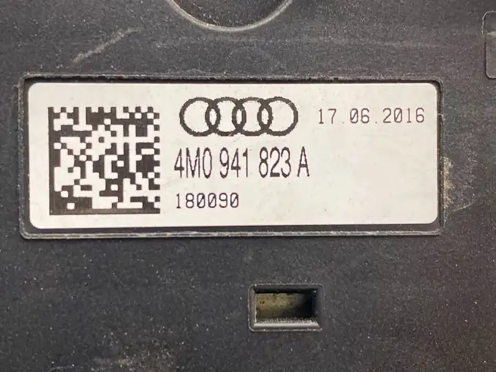Audi Q7 4M (2015 - ) 4M0035736A USB разъем — фото 7