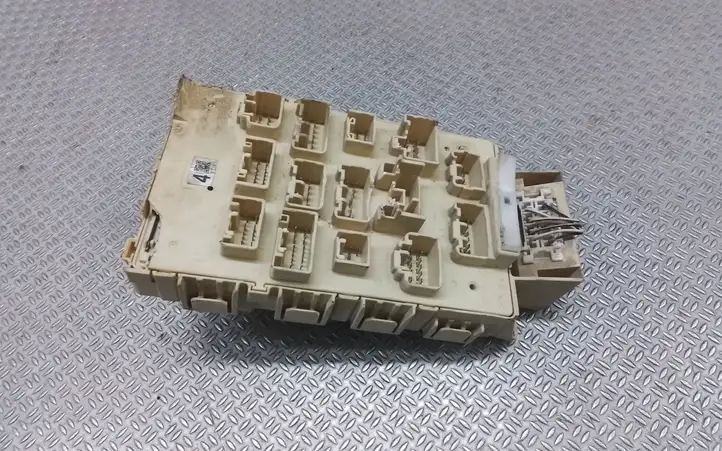 Toyota Yaris (1999 - 2003)   Блок предохранителей