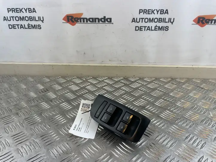 Opel Zafira C (2014 - 2016) 13305011 Блок кнопок стеклоподъемников — фото 1