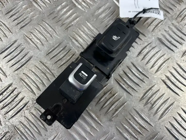 Kia Sorento (2014 - 2017) 93590C5110WK Кнопка стеклоподъемников — фото 2