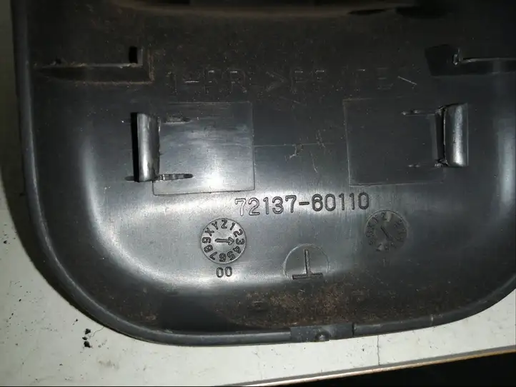 Toyota Land Cruiser (J120) (2002 - 2009) 7213760110 Прочие детали салона — фото 4