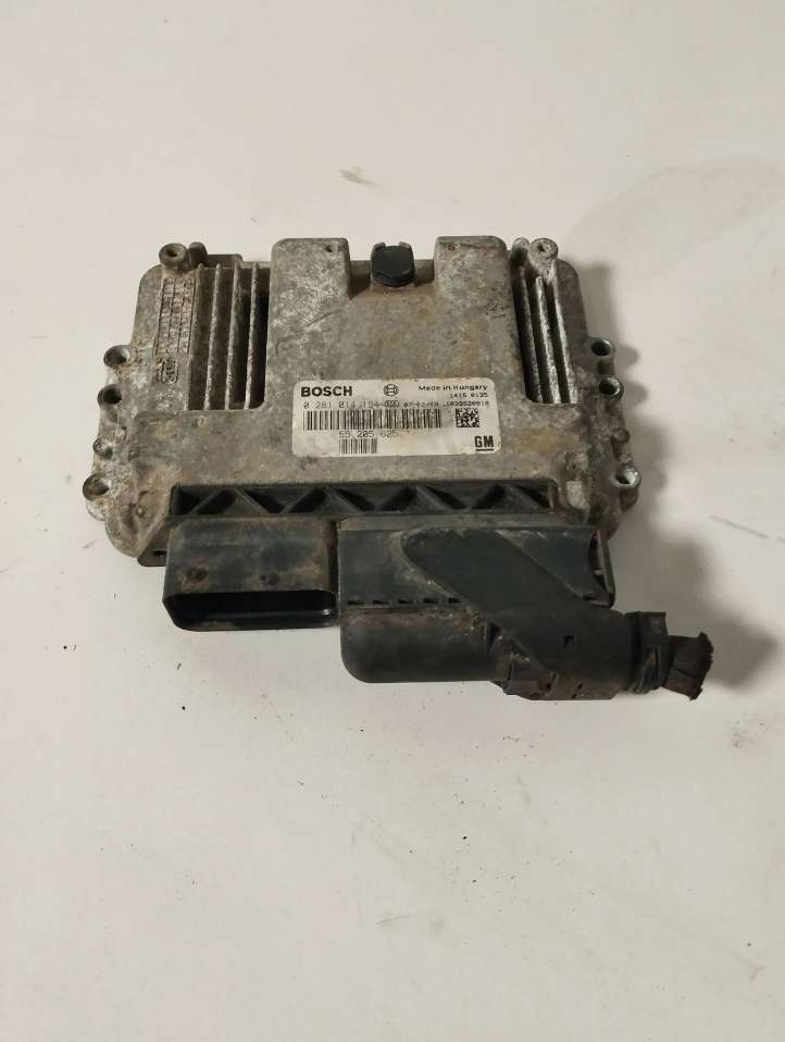 55205625 Opel Zafira B Variklio valdymo blokas