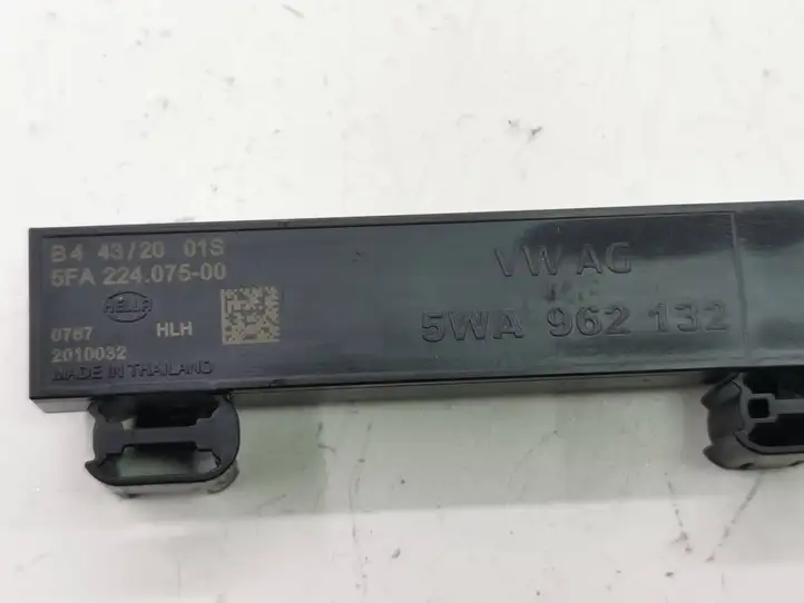 Audi A3/S3 8Y (2020 - ) 5WA962132 Антенна системы Keyless — фото 2