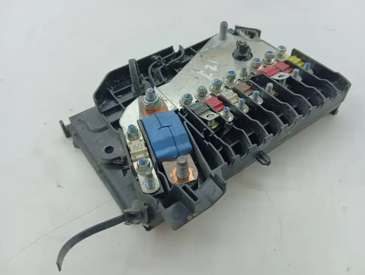 Ford Focus (2011 - 2015) 1802319041 Реле защиты аккумулятора — фото 3