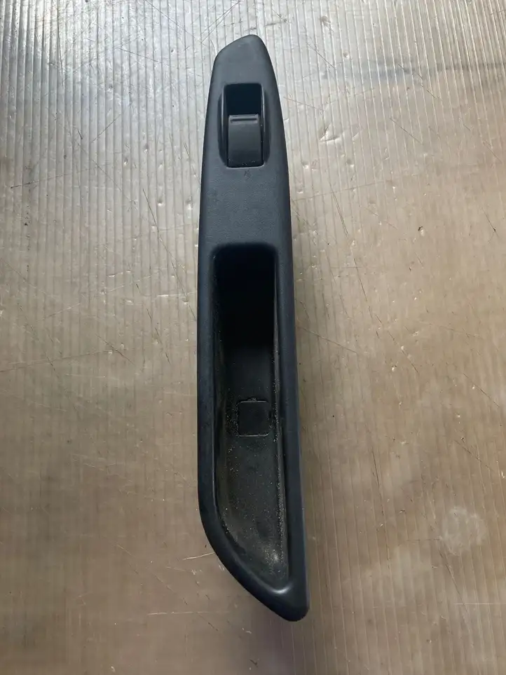 Subaru Forester SG (2003 - 2005) S060 Кнопка стеклоподъемников — фото 1