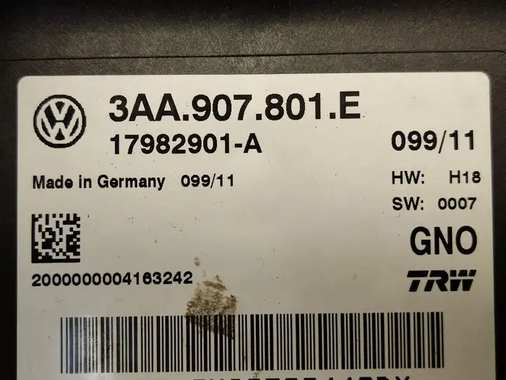 Volkswagen PASSAT B7 (2011 - 2014) 3AA907801E Блок управления стояночным тормозом — фото 2