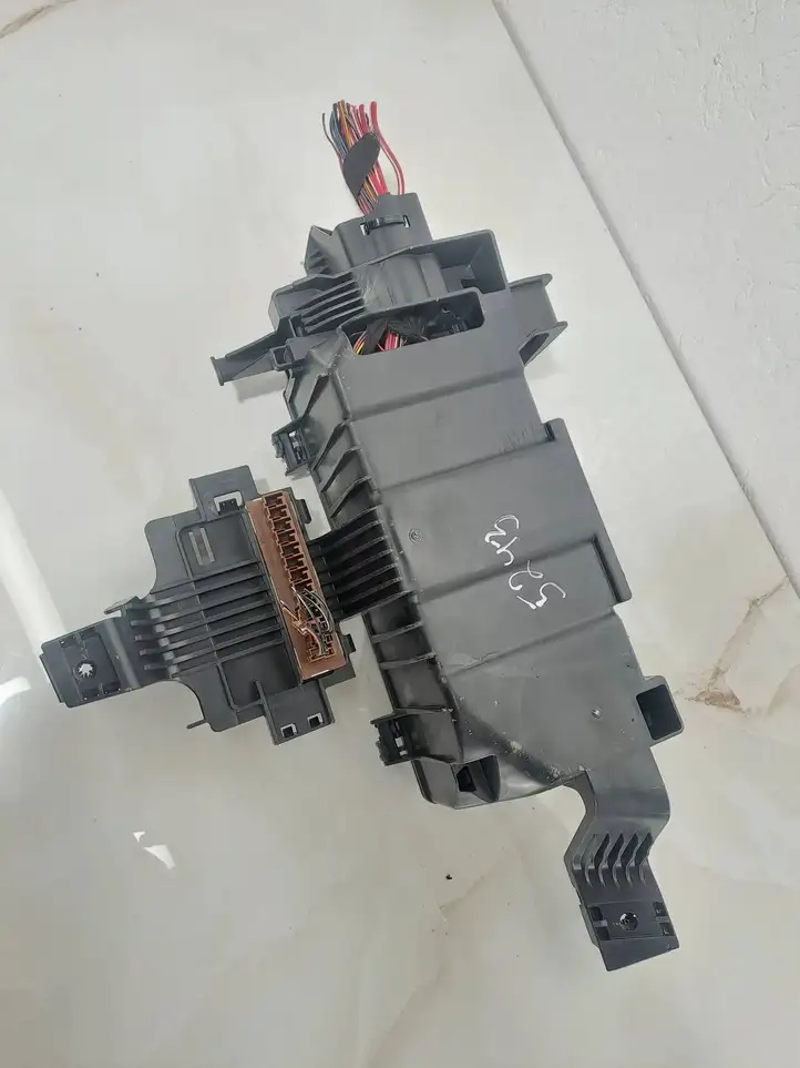 Mercedes-Benz ML W166 (2012 - 2017) A1665460143 Блок предохранителей — фото 3