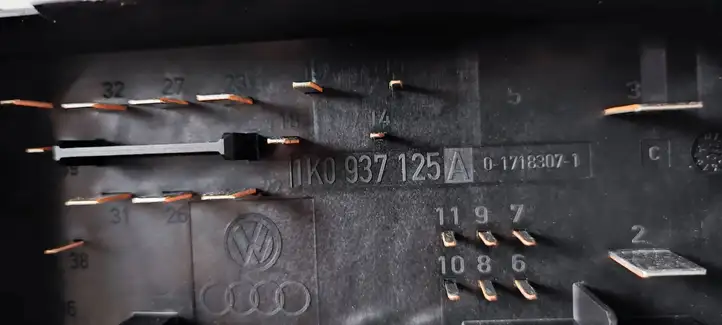 Audi A3/S3 8P (2004 - 2008) 1K0937125A Блок предохранителей — фото 6