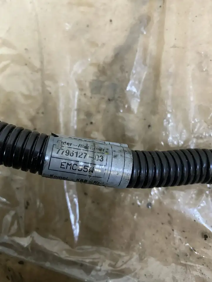 BMW X5 E70 (2006 - 2013) 779612703 Плюсовой провод аккумулятора — фото 4