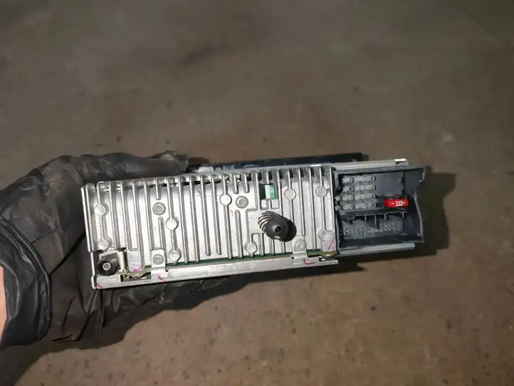 BMW 1 E81 E87 (2004 - 2011) Магнитола / мультимедийная система — фото 3
