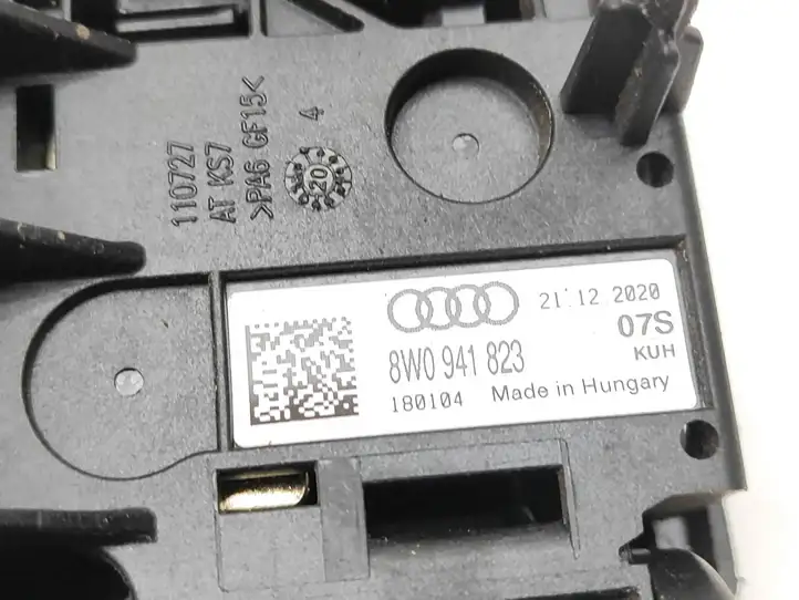 Audi A4 S4 B9 8W (2019 - ) 8W0941823 Плюсовой провод аккумулятора — фото 4