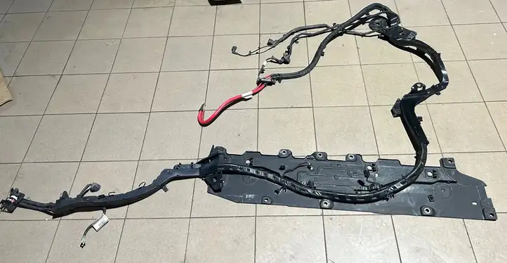 Volvo S90, V90 (2016 - 2020) 31346725 Плюсовой провод аккумулятора — фото 1