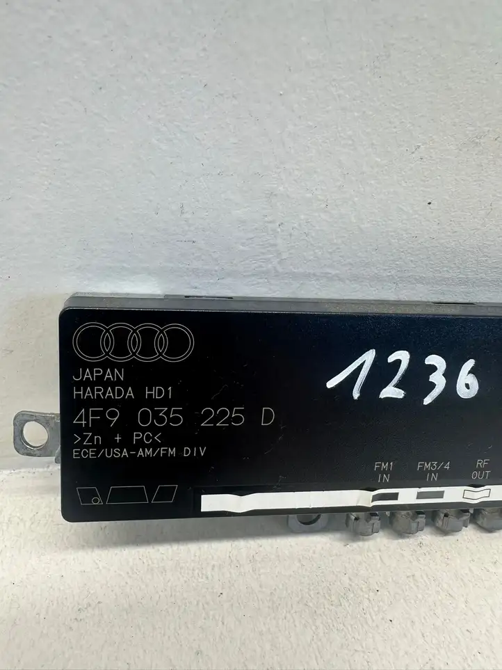 Audi A6 S6 C6 4F (2004 - 2008) 4F9035225D Усилитель антенны — фото 6