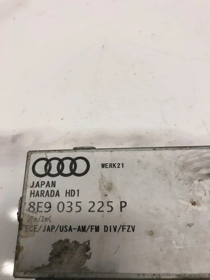 Audi A4 S4 B7 8E 8H (2004 - 2009) 8E9035225P Усилитель антенны — фото 3