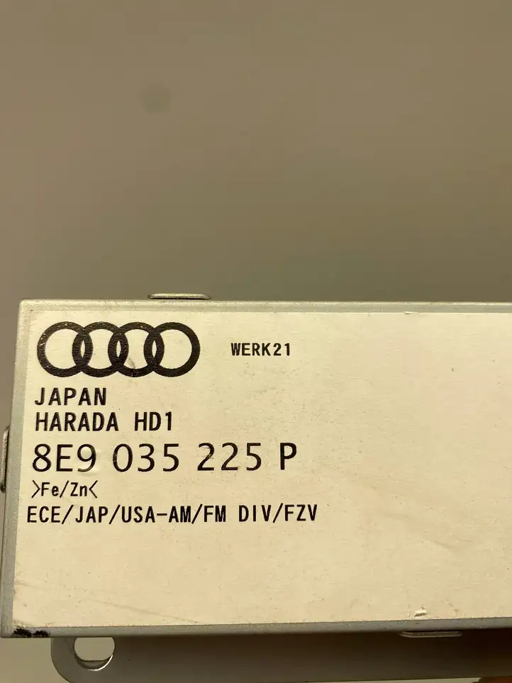 Audi A4 S4 B7 8E 8H (2004 - 2009) 8E9035225P Усилитель антенны — фото 3