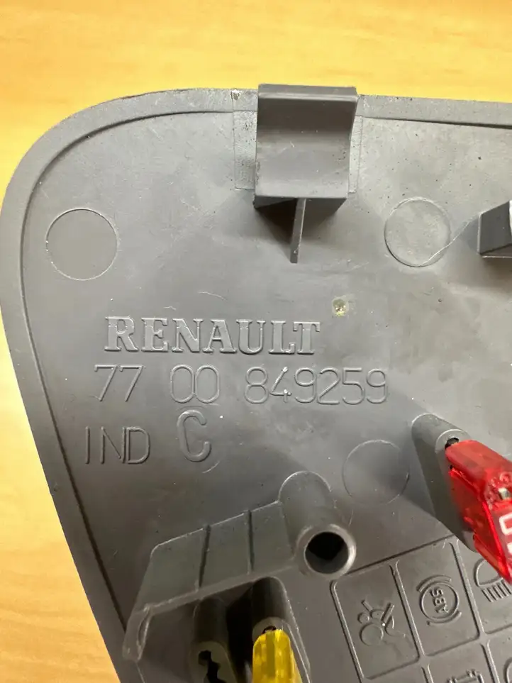 Renault Clio II (1998 - 2001) 7700849259 Крышка ящика предохранителей — фото 3
