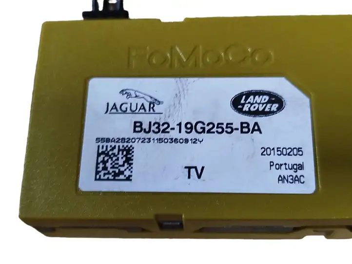 Land Rover Range Rover L405 (2012 - 2017) BJ3219G255BA Усилитель антенны — фото 3