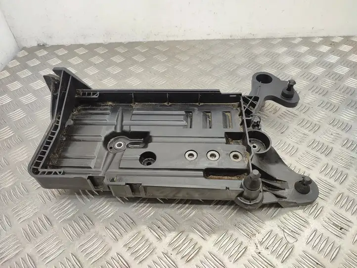 Volkswagen Golf VII (2013 - 2019) 5Q0915321J Площадка аккумулятора — фото 3