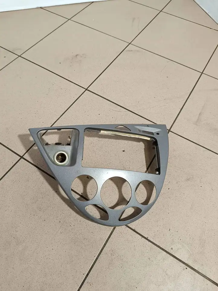 Ford Focus (1998 - 2004) 98ABA046A04AE Прочие детали салона — фото 3