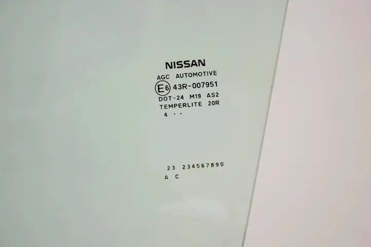 Nissan Juke I F15 (2010 - 2018) 43R007951 Стекло передней двери — фото 8