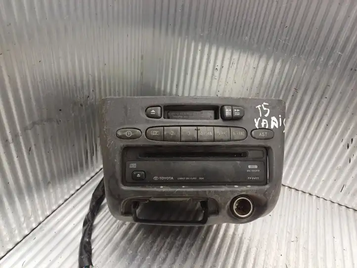 Toyota Yaris Verso (1999 - 2005) 8612052022 Магнитола / мультимедийная система — фото 1