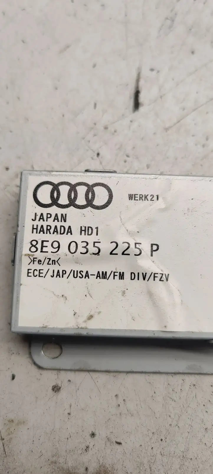 Audi A4 S4 B7 8E 8H (2004 - 2009) 8E9035225P Усилитель антенны — фото 4