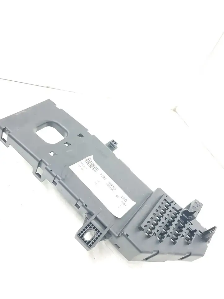 Opel Vectra (2005 - 2009)  13223679 Блок предохранителей