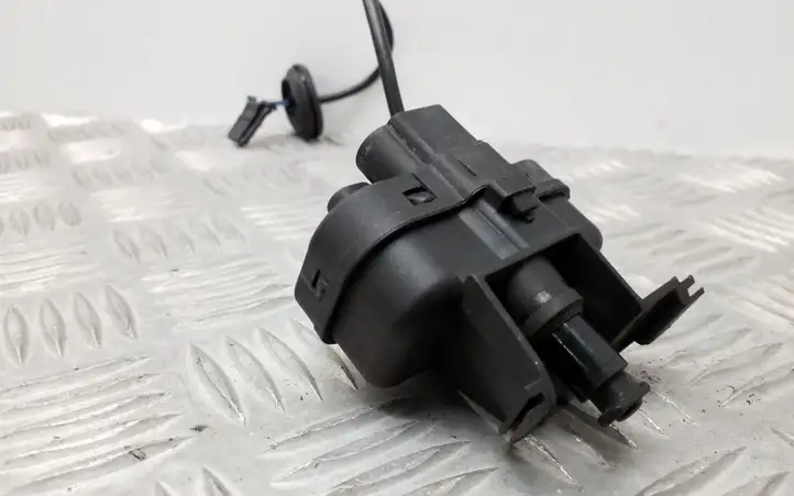 Volkswagen Tiguan (2007 - 2011) 5N0810773B Замок крышки топливного бака — фото 2