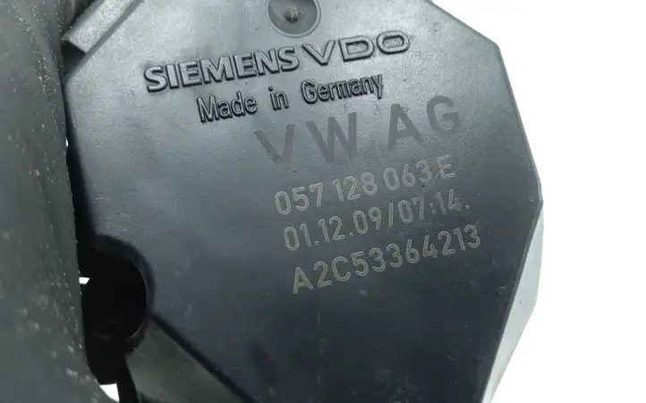 Audi A8 S8 D4 4H (2010 - 2014) 057128063E Дроссельная заслонка — фото 2