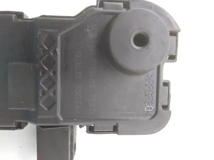 Volkswagen Sharan (2010 - 2015) 7N0810773D Замок крышки топливного бака — фото 4