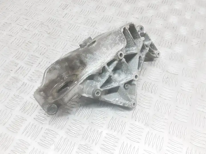 Volvo S60 (2013 - 2018) 31401103 Кронштейн топливного насоса — фото 4