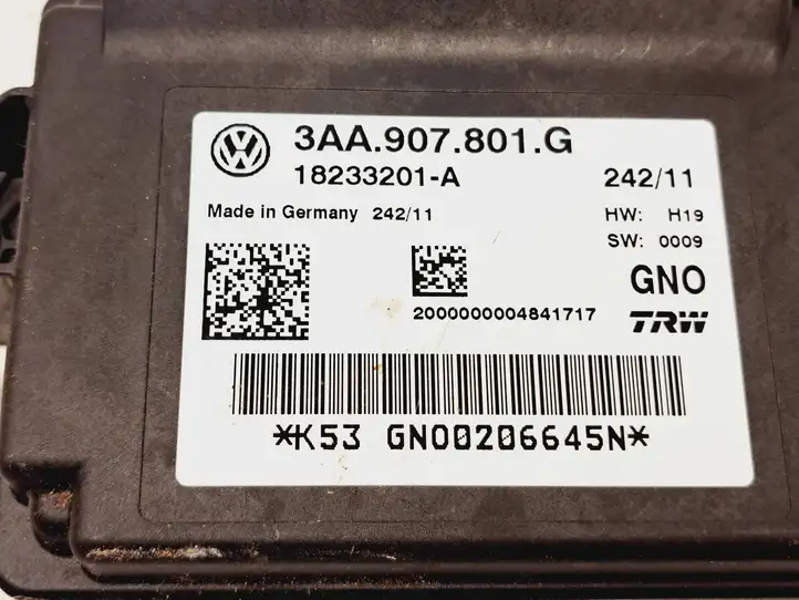 Volkswagen PASSAT B7 (2011 - 2014) 3AA907801G Блок управления стояночным тормозом — фото 4