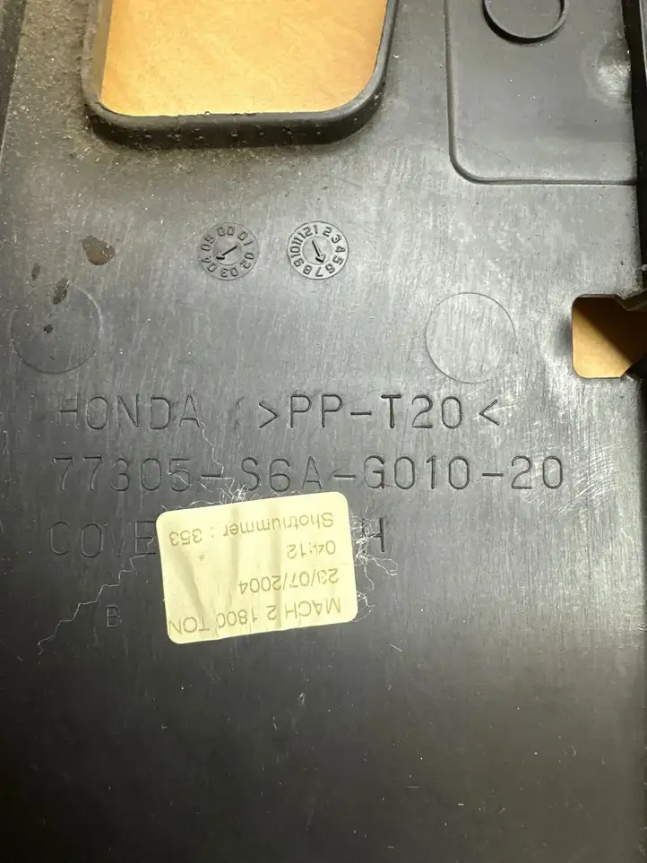Honda Civic (2001 - 2005) 77905S6AG01020 Крышка ящика предохранителей — фото 3