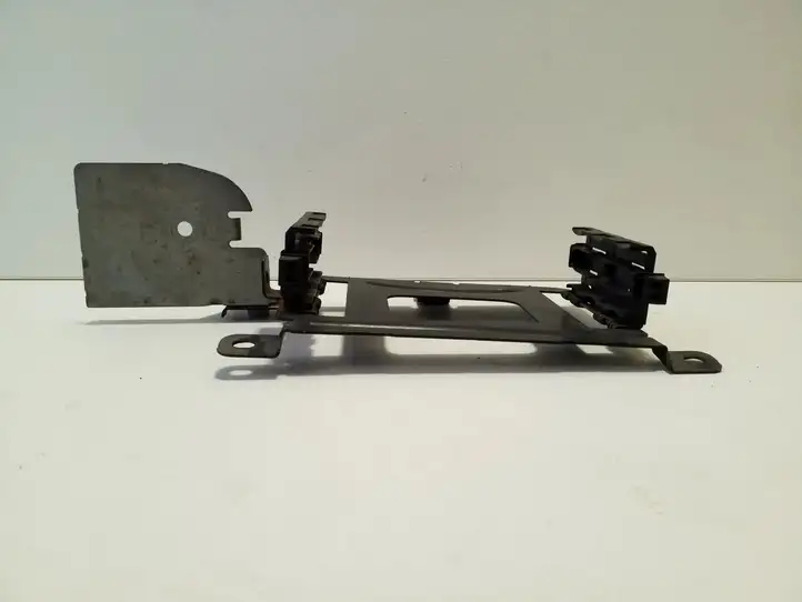 Audi Q3 8U (2011 - 2014) 5N0906214B Кронштейн ЭБУ двигателя — фото 4
