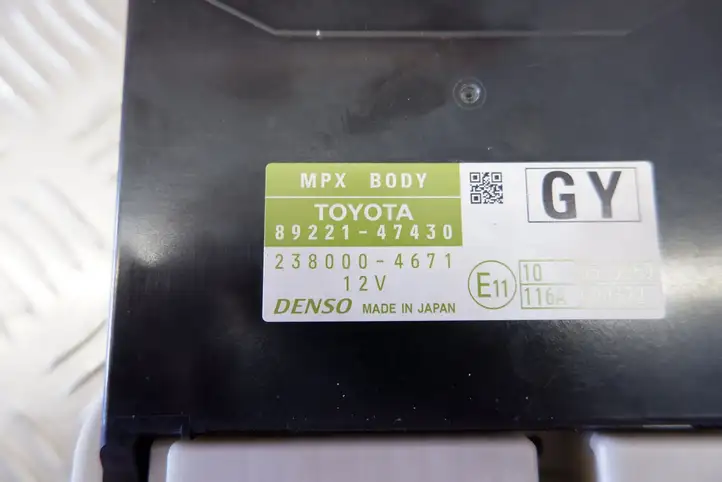 Toyota Prius+ (ZVW40) (2011 - 2018) 8922147430 Блок предохранителей — фото 2