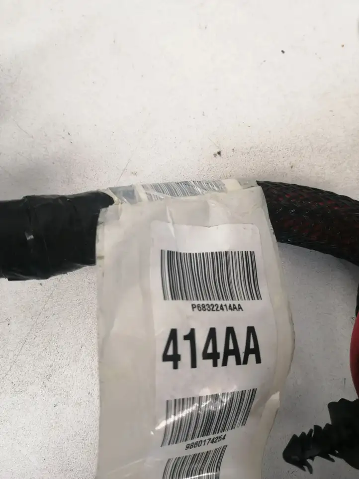 Dodge Durango (2013 - ) P68322414AA Плюсовой провод аккумулятора — фото 3