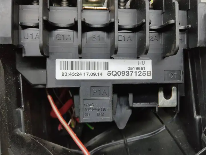 Skoda Octavia Mk3 (5E) (2013 - 2019) 5Q0937125B Блок предохранителей — фото 3