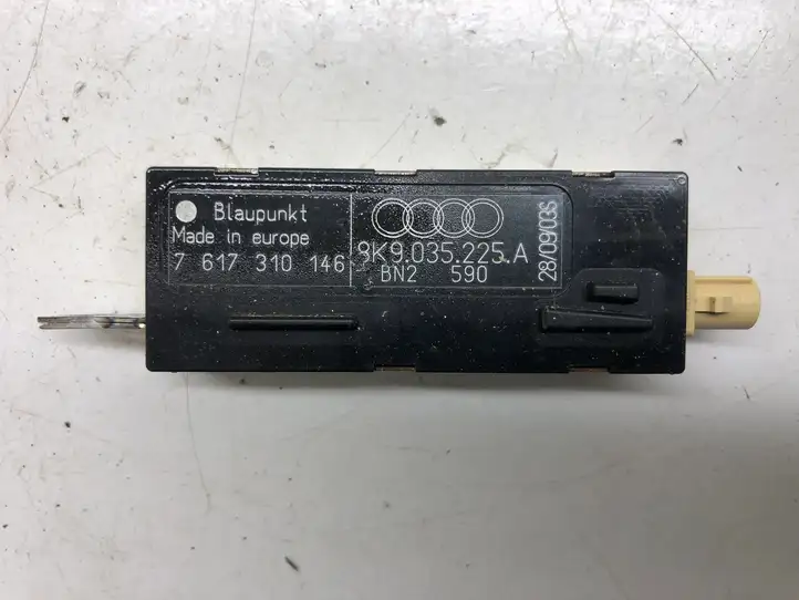 Audi A4 S4 B8 8K (2007 - 2011) 8K9035225A Усилитель антенны — фото 1