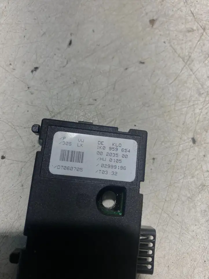 Audi A3/S3 8P (2004 - 2008) 1K0959654 Датчик угла поворота руля — фото 3