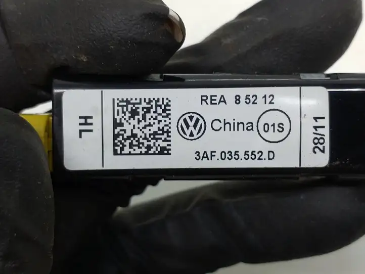 Volkswagen PASSAT B7 (2011 - 2014) 3AF035552D Усилитель антенны — фото 5