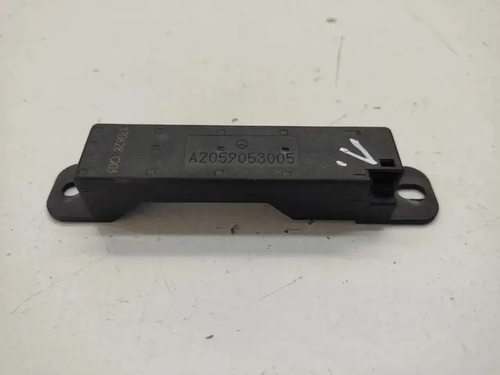 Mercedes-Benz A W176 (2012 - 2018) A2059053005 Антенна системы Keyless — фото 1