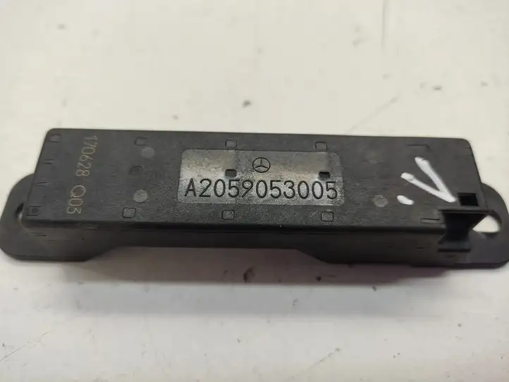 Mercedes-Benz A W176 (2012 - 2018) A2059053005 Антенна системы Keyless — фото 2