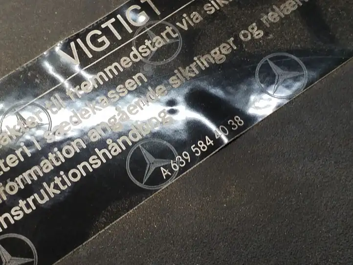 Mercedes-Benz Vito Viano W639 (2003 - 2010) A6395844038 Крышка ящика аккумулятора — фото 3