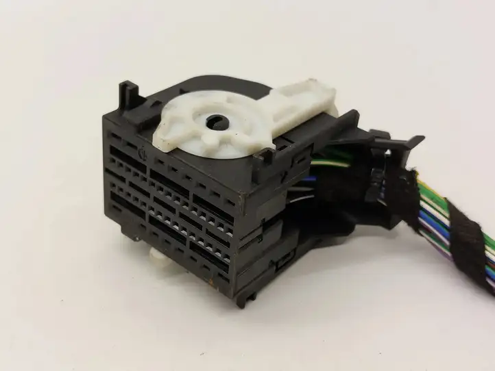 Volkswagen PASSAT B8 (2015 - ) 5Q0937702 Прочая электропроводка — фото 4
