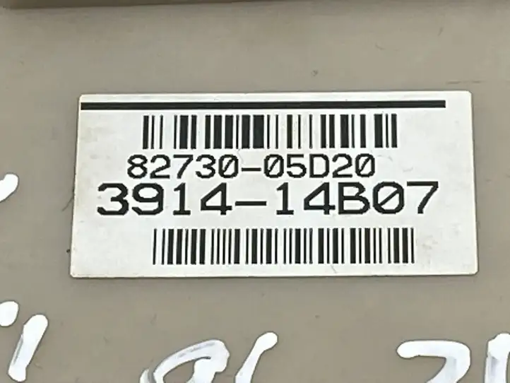 Toyota Avensis T270 (2012 - 2015) 8273005d20 Блок предохранителей — фото 6