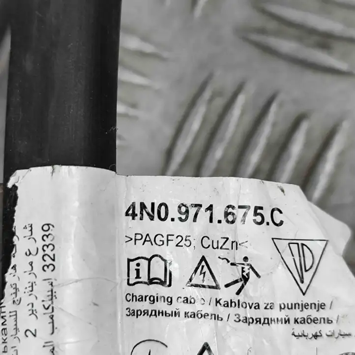 Volkswagen ID.4 (2020 - ) 4N0971675C Кабель для зарядки электромобилей — фото 9